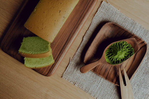 Whole matcha cake with vibrant green color, perfect for Asian desserts.